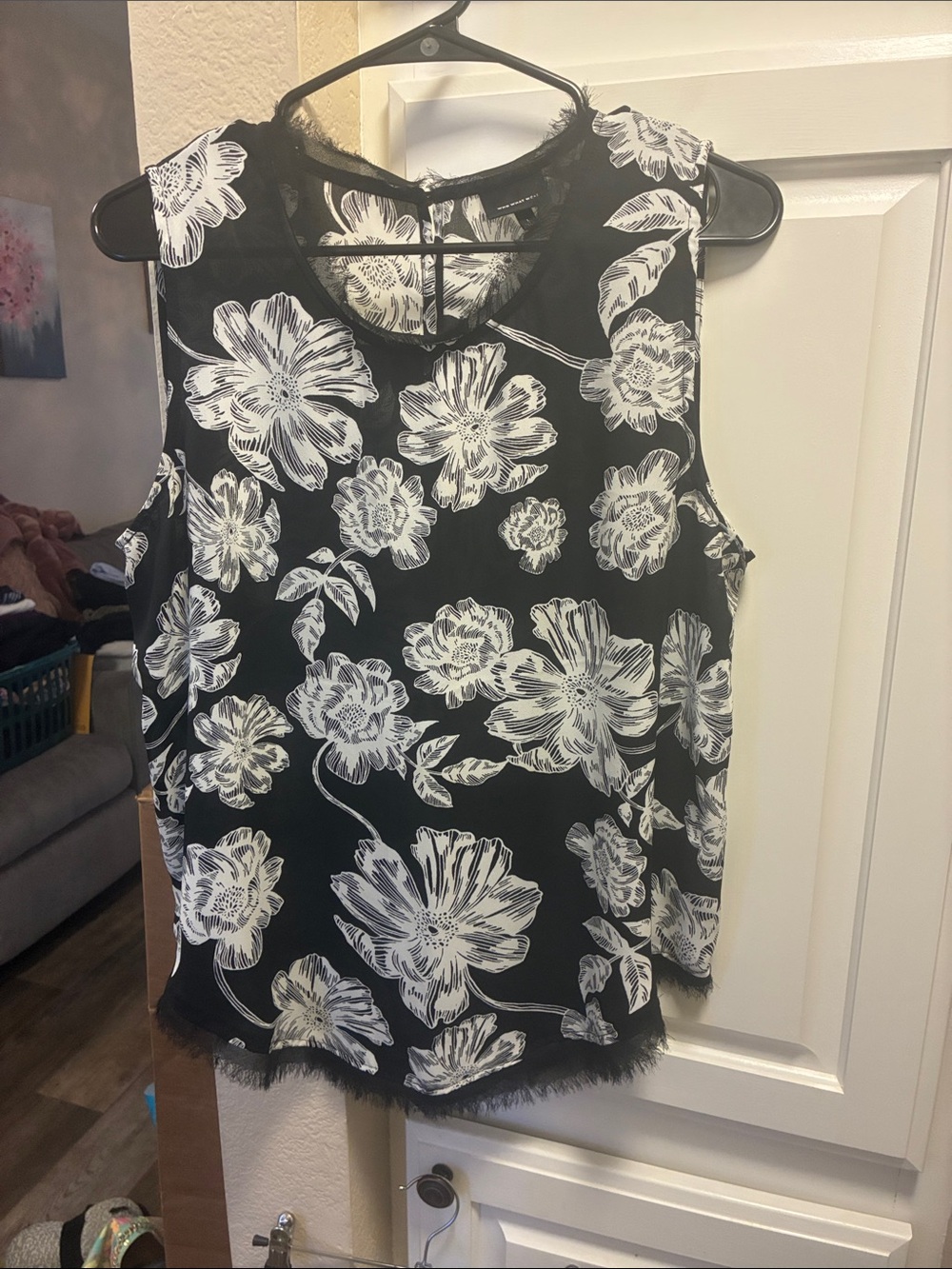 3 for $15 🦋🦋 Who What Wear Black Floral Lace-Trim Sleeveless tank